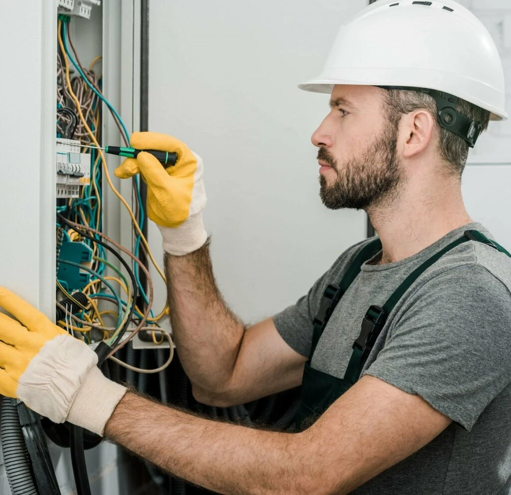 electrician in Lenexa KS providing electrical services